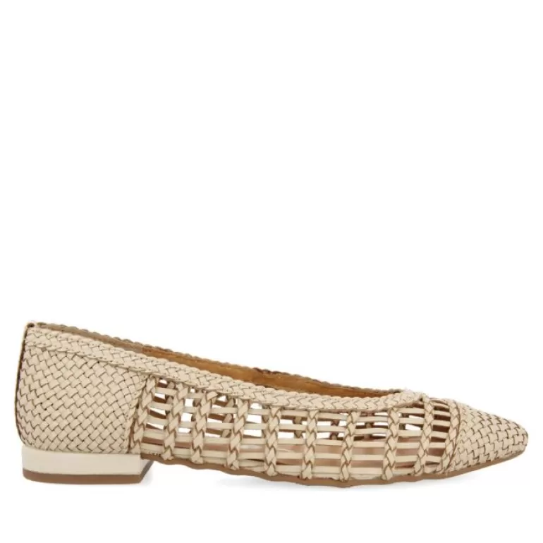 Gioseppo Ballet Pumps*Sagada Women'S Off-White Braided Leather Ballet Flats With Tie